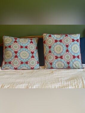 2-Red Floral Medallion Indoor/Outdoor Throw Accent Pillow Pair